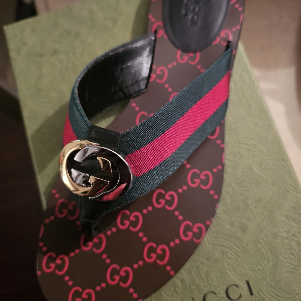 Gucci Green and Red Web Stripe Logo Thong Sandal with Gold GG